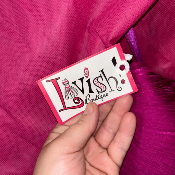 Lavish gown - Picture 5 of 6